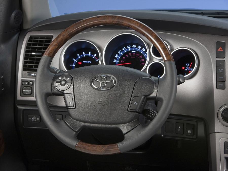  Toyota Tundra CrewMax Platinum Package 2009 года  (фото 12 из 23)
